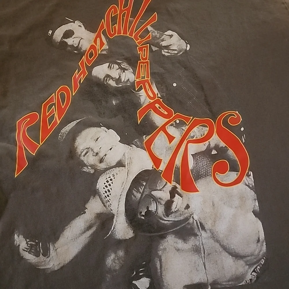 Red Hot Chili Peppers Concert Tee - Picture 3 of 5